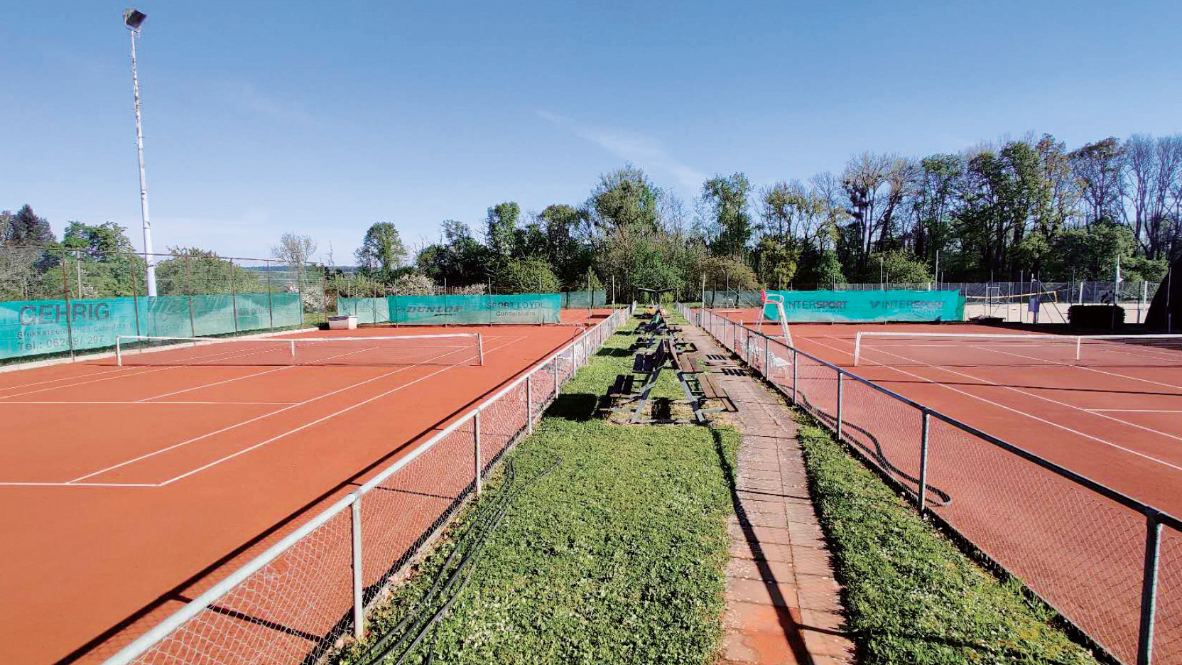 Die Sandplätze von Tennis Offenau am Mühlweg